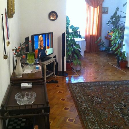 Homestay On Akademika Sakharova スフミ エクステリア 写真