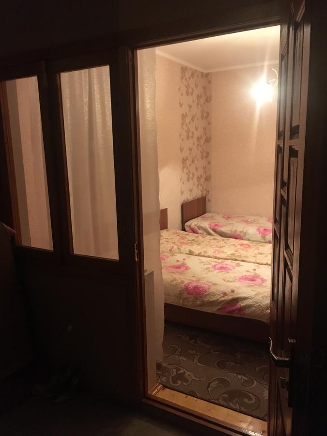 Homestay On Akademika Sakharova スフミ エクステリア 写真