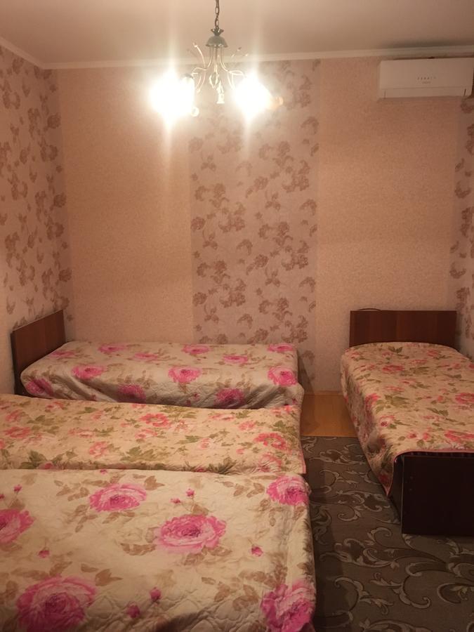 Homestay On Akademika Sakharova スフミ エクステリア 写真